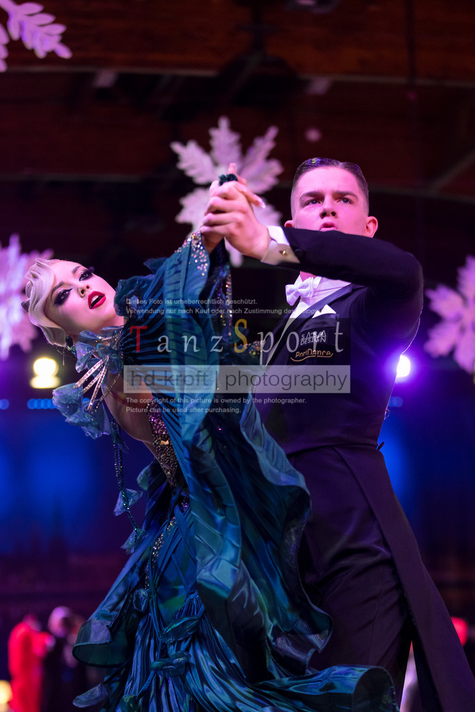 20241215_WDSF_Open_Youth_Std-Riga-8559 | Tanzsportbilder, Standardtanz, Lateintanz, WDSF, DTV, LTVB, dancecomp, goc, hessen tanzt, blaues band der spree, walzer, tango, wiener walzer, slowfox, quickstepp, samba, rumba, cha-cha-cha, paso doble. jive, hd-kroft photography, turniertanzsport
