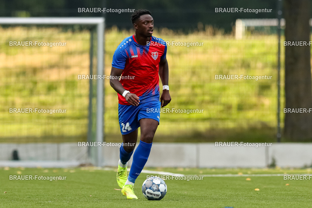 1_KFCWAT_20250723_0358.JPG -  - KFC Uerdingen - SG Wattenscheid 09 - Testspiel | Krefeld, Deutschland, 23.07.25: Kingsley Helmut Marcinek (KFC Uerdingen) in Aktion, am Ball, Einzelaktion waehrend des Testspiel Spiels zwischen KFC Uerdingen - SG Wattenscheid 09 in der Covestro Sportpark am 23. July 2025 in Krefeld, Deutschland. (Foto von Stefan Brauer/Brauer-Fotoagentur)