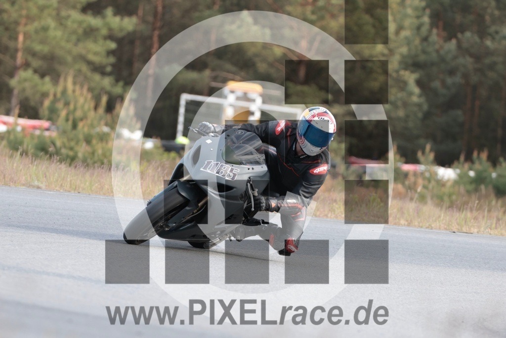 1185-20250510_12634 | Schöne Erinnerungen an spannende Momente - das festzuhalten ist unser Job. PIXELrace.de ist seit 2003 auf den Rennstrecken Europas unterwegs um die Action draußen beim Fahren und die wunderbare Stimmung imm Fahrerlager für euch einzufangen.