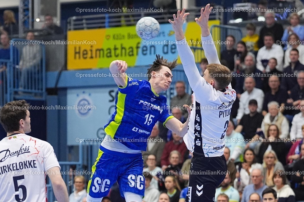 xYDRx10022601007 | 10.02.2026, xydrx, Handball, 1.HBL, VfL Gummersbach - SG Flensburg-Handewitt, Schwalbe-Arena: Miro Schluroff (VfL Gummersbach #15) im Zweikampf gegen Simon Pytlick (SG Flensburg-Handewitt #2)   Photo: xYannisxDreimannxPressefotoKochx