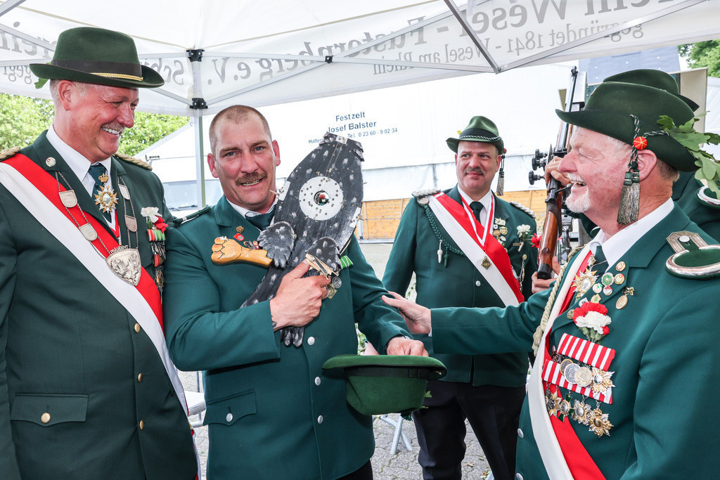 top-top.de 240601-145 | Foto, Video, Fotografie, Videografie, Fotobox, DJ, Discjockey, Musik, Musikbox, Veranstaltung, Photobooth, Amazon, Ebay, Buchtipp, Bestseller, Autor, Verlag, Buch, Wesel, Hamminkeln, NRW, Dinslaken, Rees, Drohne, Hochzeit, Party, Fotobox, Wesel, Fotograf