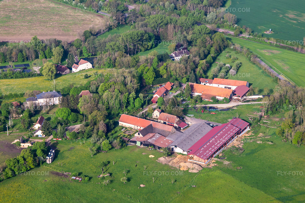 Aerial view: Chapelle de Sainte-Barbe in Kalhausen in the state Moselle, France. – Photo: IMG_140692.jpg taken on 05/01/2024 by Werner Riehm/FLY-FOTO.com – Resolution of the original: 4087 x 2725 px
