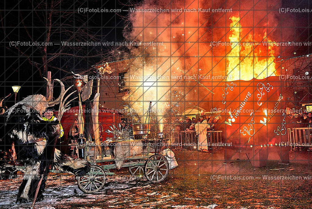 ALP9675_Wieselburger ADVENT_Wintersonnenwende_Perchtenlauf | (C)FotoLois.com, Alois Spandl, Wieselburger Advent, Wintersonnenwendfeier mit Umzug durch die Stadt, Sonnenwendfeuer und Perchtenlauf mit Show im Schlosspark, Mitwirkung der Partnergemeinde EINBECK, Sa 17. Dezmber 2022.