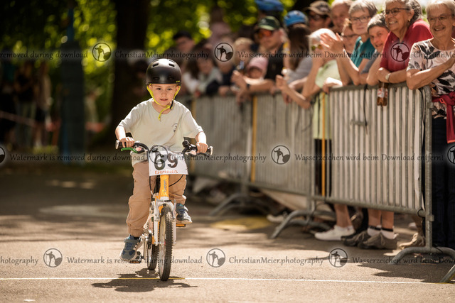Eierlesen 2026 | Sie wurden bei einem Event oder Sportanlass fotografiert? Hier finden sie ihre Bilder! - Realisiert mit Pictrs.com