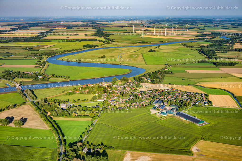 Geversdorf_An_der_Oste_ELS_8526280824 | GEVERSDORF 28.08.2024 Ortskern am Uferbereich des Oste - Flußverlaufes in Geversdorf im Bundesland Niedersachsen, Deutschland. // Village on the banks of the area Oste - river course in Geversdorf in the state Lower Saxony, Germany. Foto: Martin Elsen