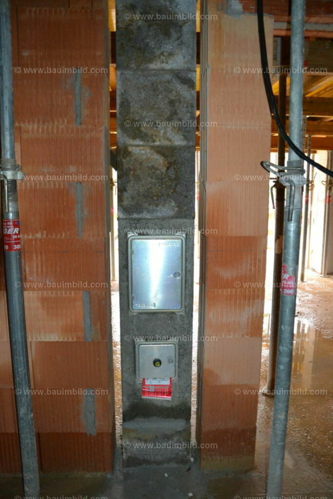 bib-lg08-schornstein-0021 | Nach LV-Leistungsgruppen sortierte Detailfotos über den Bau eines Hauses. Alle Hausbau-Bilder direkt vom Urheber und Autor der Website Haus-Selber-Bauen.com