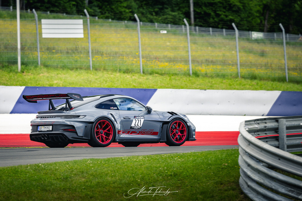R6PZ2216 _Alexander Tschuncky | Entdecken Sie die faszinierende Welt von Alexander Tschuncky Arts: Kreative Fotografie, atemberaubende Automobilkunst und hochwertiger Bilderdruck. Lassen Sie sich inspirieren! - Realisiert mit Pictrs.com