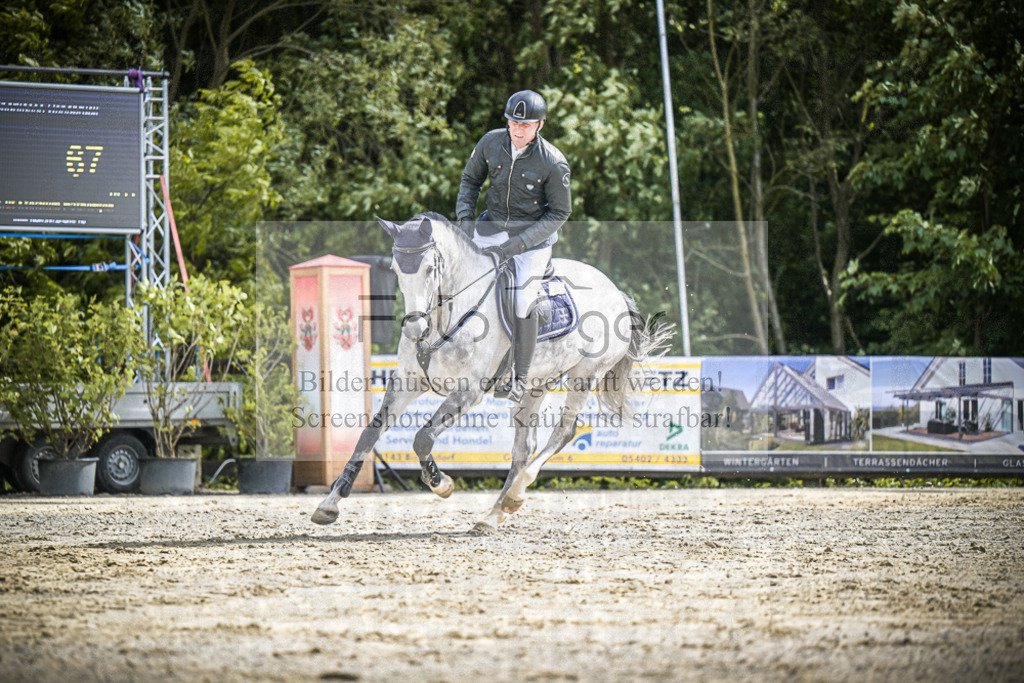 DOS_7734 | Entdecke hochwertige Reitturnierfotos von Foto Oger. Professionell, emotional und authentisch – jetzt Lieblingsmomente im Shop bestellen.Deutschlandweite Turnierfotografie. - Realisiert mit Pictrs.com