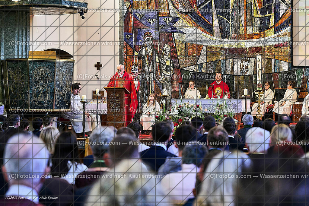 ALP2297_Pfarrfirmung Wieselburg_Firmspender_Gruber Eduard | (C)FotoLois.com, Alois Spandl, Pfarrfirmung in Wieselburg mit Firmspender Eduard Gruber (ehemaliger Generalvikar der Diözese St. Pölten), Sa 3. Juni 2023.