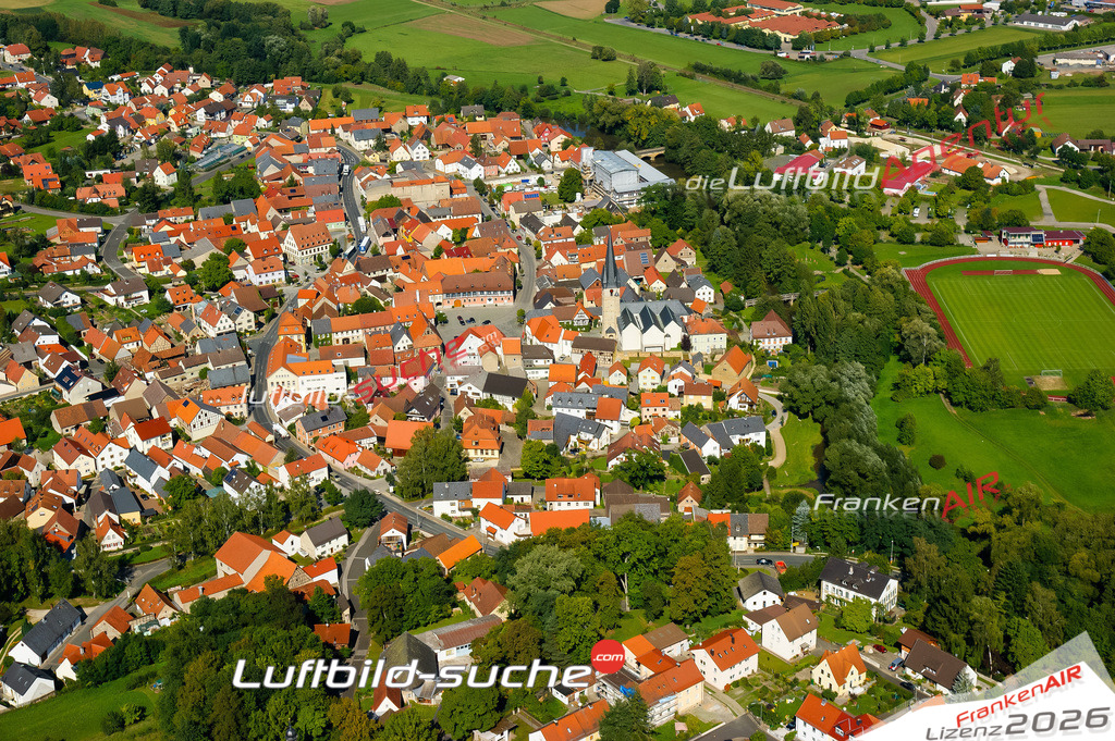 Die Luftaufnahme der Stadt Baunach wurde vom UL-Flugzeug heraus erstellt ( keine Drohne )- hohe Auflösung für beste Qualität