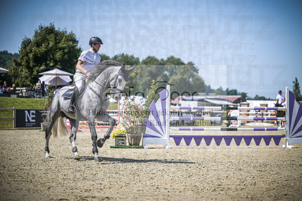 DOS_4033 | Entdecke hochwertige Reitturnierfotos von Foto Oger. Professionell, emotional und authentisch – jetzt Lieblingsmomente im Shop bestellen.Deutschlandweite Turnierfotografie. - Realisiert mit Pictrs.com