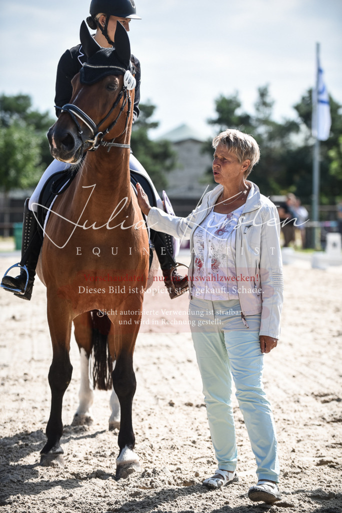 DSC_8740 | Pferde- und Turnierfotografie in Westsachsen. Pferdeportraits, Auftragszeichnungen und intuitive Kunst.