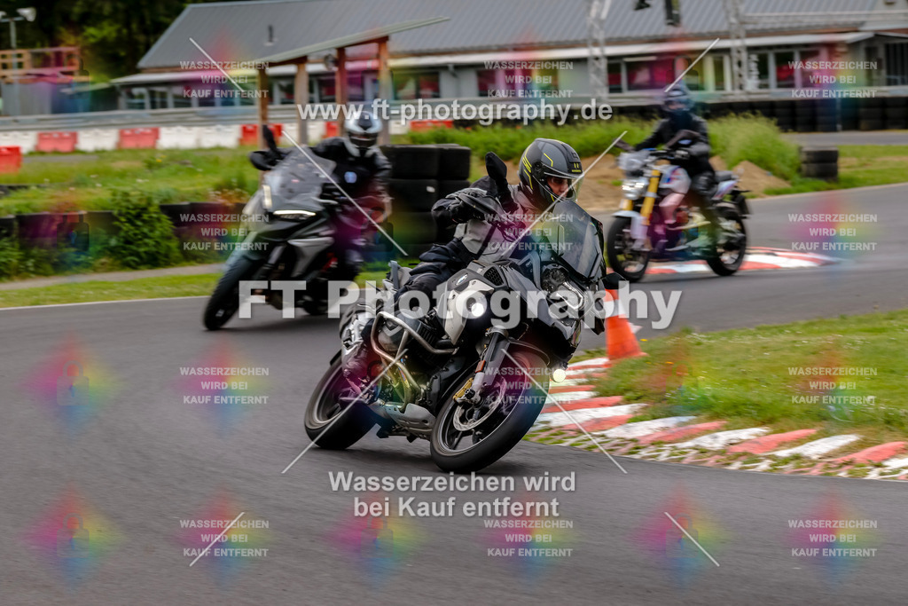 MotoTeamVBK-20177 | Hier findet Ihr Bilder von Touristenfahrten auf der Nürburgring Nordschleife oder von anderen Veranstaltungen die ich besucht habe. Viel Spass beim Durch Schauen 
