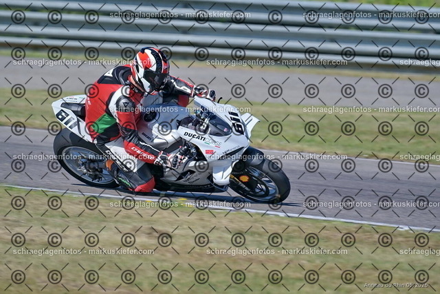 26BT02-0084 | markuskiefer.com - Realisiert mit Pictrs.com