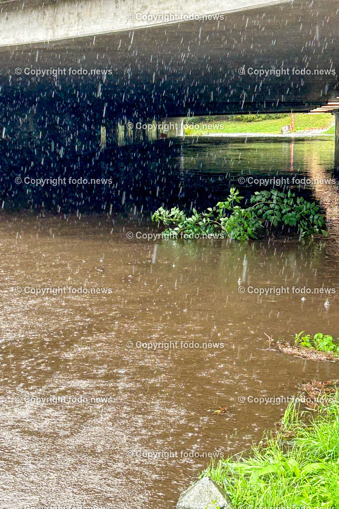 Linz_ Urfahr_ Hochwasser_ 14.09.2024-6 | 14.09.2024, Linz, AUT, Urfahr, Hochwasser, im Bild in Linz Urfahr ist der Diesenleitenbach ueber die Ufer getreten  - die Linzer Strasse ist gesperrt, Regen, Regenfaelle, Starkregen, Tropfen, Wasser