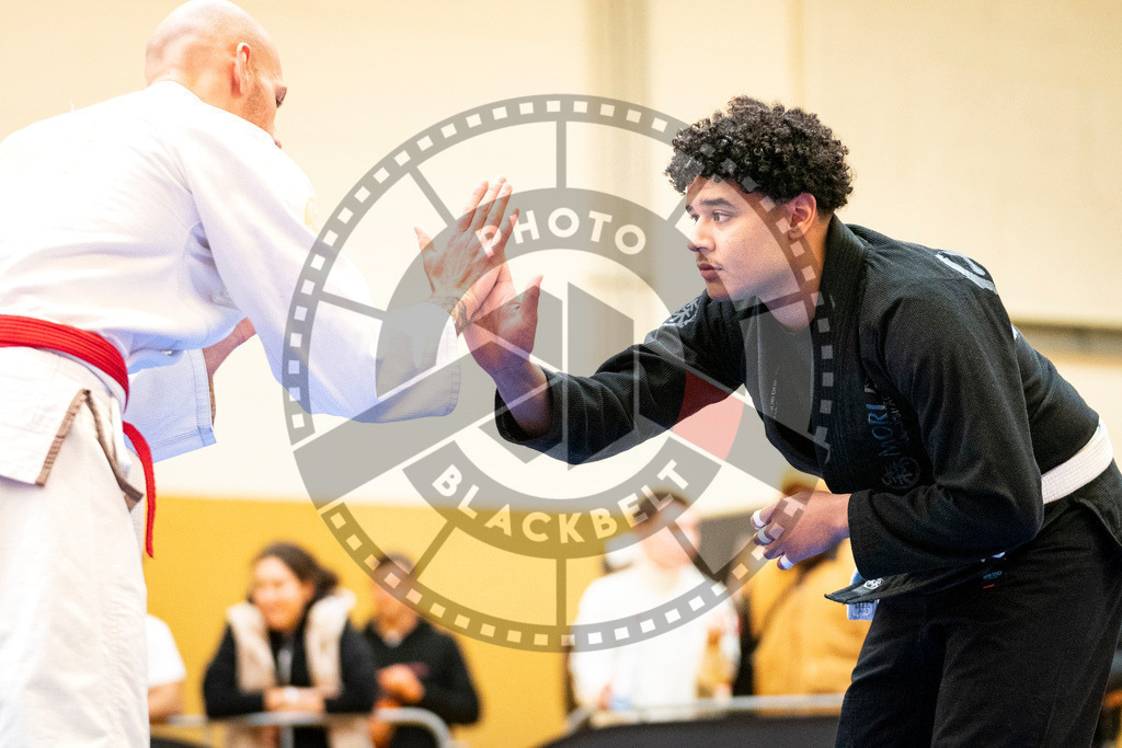 20231118PBB11919 | Fighters compete during the AJP Tour 600 Frankfurt Championship in Frankfurt/Main, Germany, on November 18, 2023.