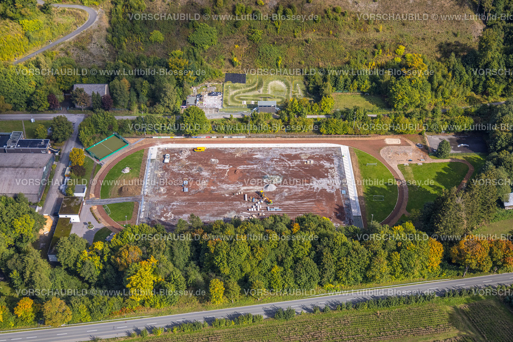 Bestwig220901870 | Luftbild, Sportanlage Tus Velmede- Bestwig, Renovierung und Neubau, Bestwig, Nordrhein-Westfalen, Deutschland