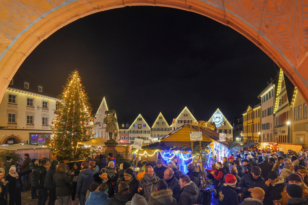 Weihnachtsmarkt | Weil der Stadt - Weihnachtsmarkt auf dem Marktplatz - Realisiert mit Pictrs.com