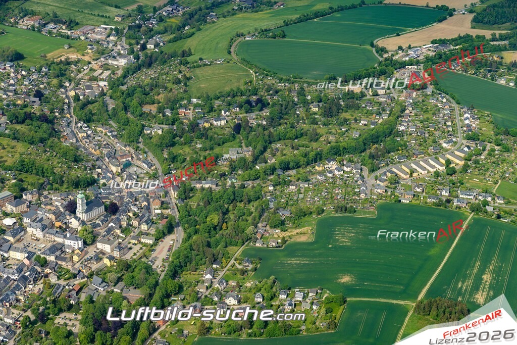 Das Luftbild der Stadt Lößnitz wurde 2022 vom Flugzeug heraus erstellt (keine Drohnen-Aufnahmen) Aufnahmehöhe ca.450 Meter- hohe Bildauflösung und Druck-Qualität. Garantiert!