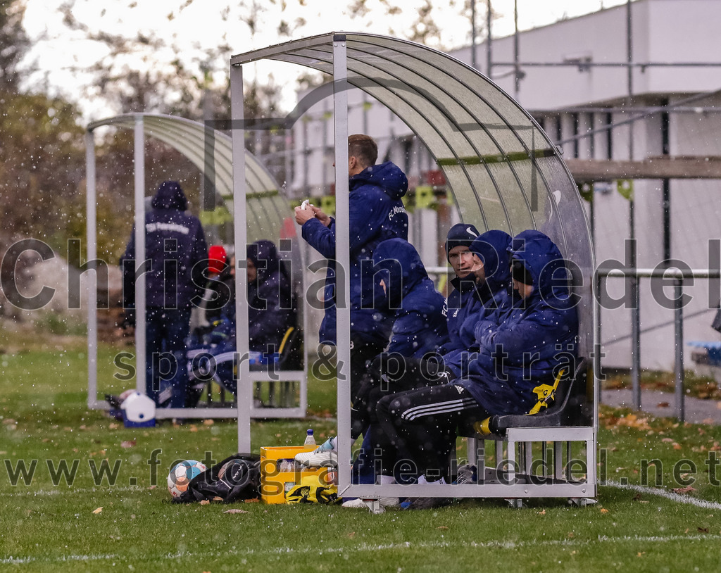 2023-11-11_072_FC_Moosinning_gegen_TSV_Peterskirchen | Moosinning, Deutschland, 11.11.2023:
Fußball, Bezirksliga Oberbayern Ost 2023 / 2024, 17. Spieltag, FC Moosinning gegen TSV Peterskirchen, Endergebnis: 5:0

Trainer Johannes Volkmar (FC Moosinning)

Foto: Christian Riedel / fotografie-riedel.net