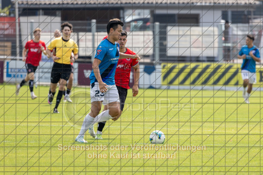 20250816_140439_0165 | #,1.Göppinger SV (rot) vs. FSV 08 Bietigheim-Bissingen (blau), Fußball, Oberliga BW, wfv, 03. Spieltag, Saison 2025/2026, Rasensportplatz Stadion SV Göppingen, Hohenstaufenstr. 116, 73033 Göppingen, 16.08.2025 - 14:00 Uhr,Foto: PhotoPeet-Sportfotografie/Peter Harich