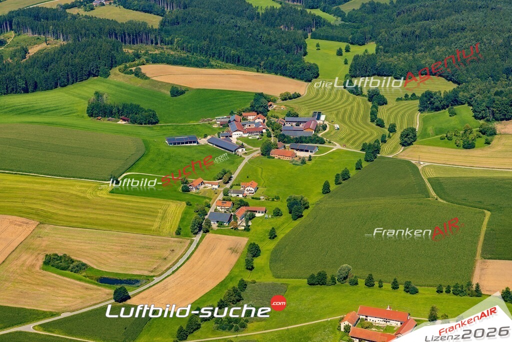 Geschenkidee Kining bei Niederbergkirchen -Die Luftbildaufnahme wurde 2025 vom UL-Flugzeug heraus erstellt ( keine Drohne ) - Hochauflösende Luftaufnahme -Nicht vergleichbar mit Google Maps oder Satelittenbilder- Die Geschenkidee !Mit Lizenz und Bildrechte bestellbar