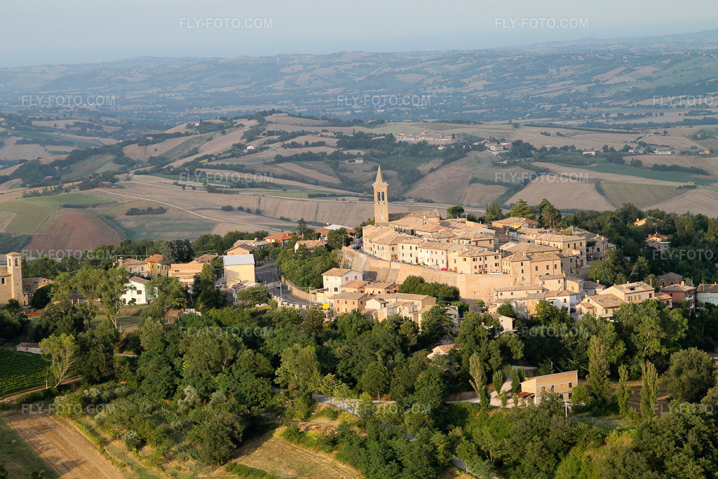 Aerial view: Local view of the streets and houses of Fratte Rosa in Marche in Fratte Rosa in the state Pesaro und Urbino, Italy. – Photo: IMG_43118.jpg taken on 07/16/2011 by Werner Riehm/FLY-FOTO.com – Resolution of the original: 4272 x 2848 px