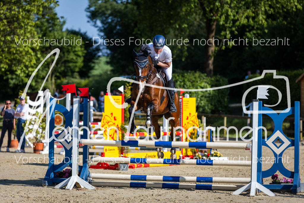 Donop24-ASpr-080 | MomenTaufnahmen Pferdesportfotos