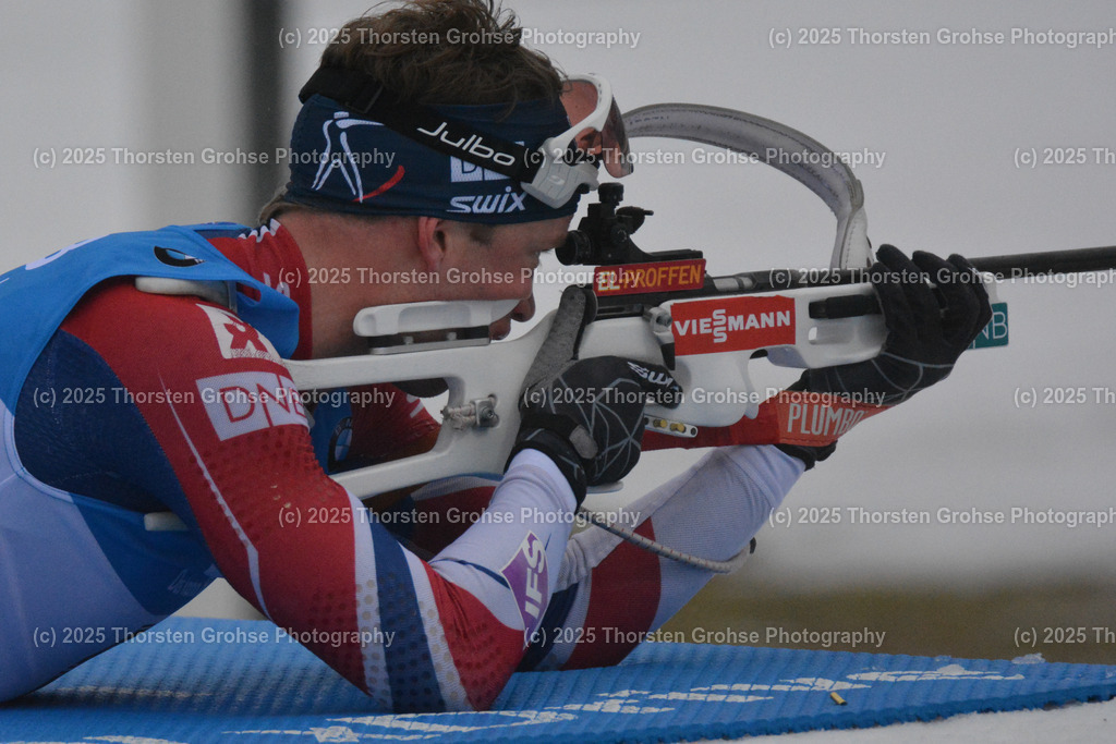 IBU WC Biathlon Oberhof 2018 | BOE Tarjei (NOR) beim liegend Schiessen; IBU WC Biathlon Oberhof 2018, 12,5 km Verfolgung der Männer am 06.01.2018 in der DKB Ski Arena in Oberhof, (Deutschland) - Realisiert mit Pictrs.com