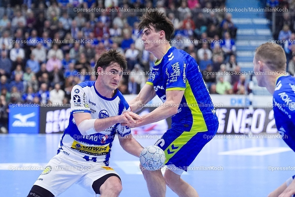 xYDRx19022601037 | 19.02.2026, xydrx, Handball, 1.HBL, VfL Gummersbach - ThSV Eisenach, Schwalbe-Arena: Stephan Seitz (ThSV Eisenach #44) im Zweikampf gegen Miro Schluroff (VfL Gummersbach #15)    Photo: xYannisxDreimannxPressefotoKochx