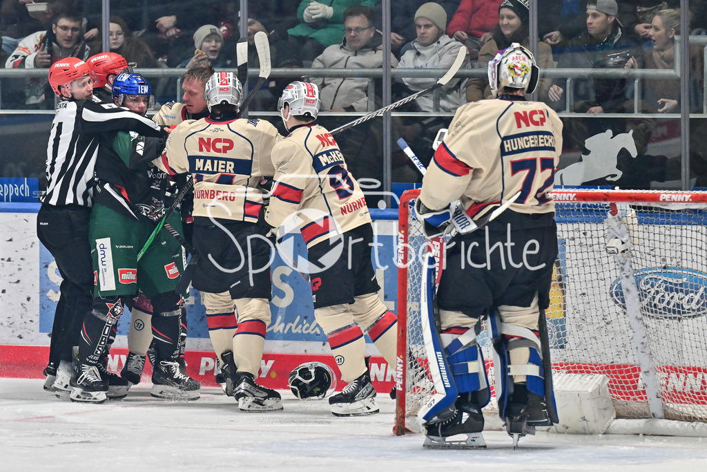Augsburger Panther - Nürnberg Ice Tigers | ein heisses Duell zwischen Augsburg und Nuernberg / fight / kampf / DEL: Augsburger Panther - Nuernberg Ice Tigers, Curt Frenzel Stadion am 03.01.2025