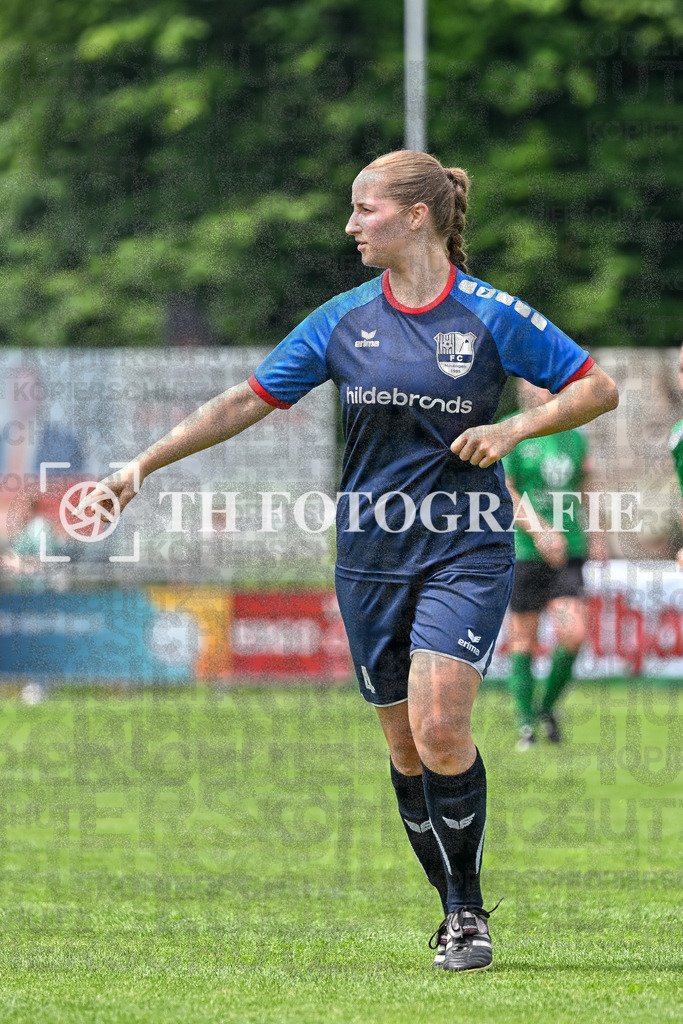 GER, FC Hauingen - SV Waldhaus, Frauen-Fussball, Rothaus Bezirkpokal, Finale, Saison 2024/2025, 29.05.2025 | Lea Daum (FC Hauingen, #04)GER, FC Hauingen - SV Waldhaus, Frauen-Fussball, Rothaus Bezirkpokal, Finale, Saison 2024/2025, 29.05.2025Foto: TH Fotografie/Thomas Hess