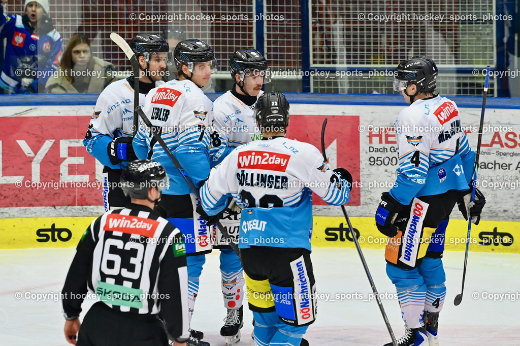 EC IDM WÄRMEPUMPEN VSV vs. Steinbach Black Wings Linz | Jubel Black Wings Linz Mannschaft, #7 Brian Lebler Black Wings Linz, #18 Ken Ograjensek Black Wings Linz, EC IDM WÄRMEPUMPEN VSV vs. Steinbach Black Wings Linz, EC IDM WÄRMEPUMPEN VSV vs. Steinbach Black Wings Linz am 28.11.2025 in Villach (Stadthalle Villach), Austria, (Photo by Bernd Stefan)