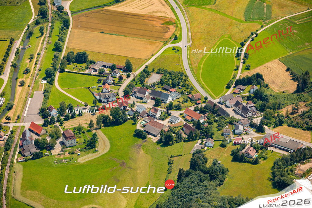 Das Luftbild zeigt : Menningen Meßkirch - Die Luftaufnahme wurde 2024 vom UL-Flugzeug aus erstellt ( keine Drohne ) - Hochauflösende Luftaufnahme - Für grossformatige Ausdrucke geeignet. Die Geschenkidee !Mit Lizenz und Bildrechte bestellbar