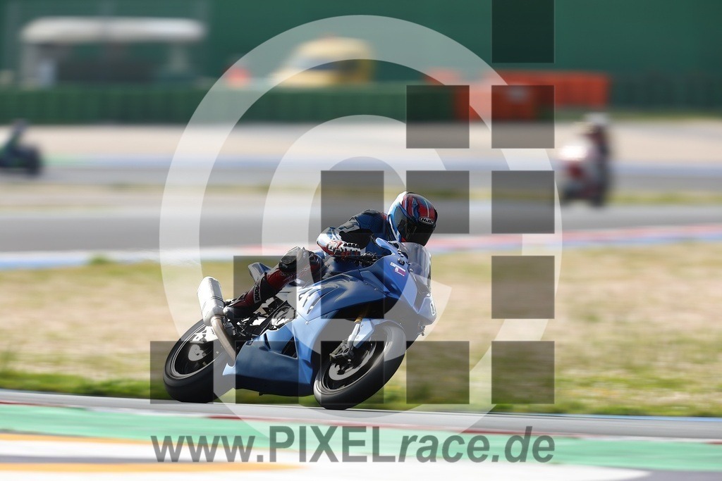 0240-20260403_03185 | Schöne Erinnerungen an spannende Momente - das festzuhalten ist unser Job. PIXELrace.de ist seit 2003 auf den Rennstrecken Europas unterwegs um die Action draußen beim Fahren und die wunderbare Stimmung imm Fahrerlager für euch einzufangen.