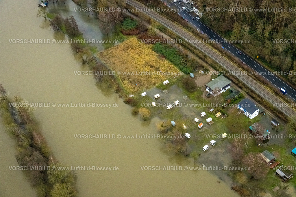Witten231201908Ruhr | Luftbild, Ruhrhochwasser, Weihnachtshochwasser 2023, Fluss Ruhr tritt nach starken Regenfällen über die Ufer, Überschwemmungsgebiet Gedern mit Campinghäusern und Campingmobile an der Wetterstraße, Kanuclub Neptun, Bäume im Wasser, Bommern, Witten, Ruhrgebiet, Nordrhein-Westfalen, Deutschland