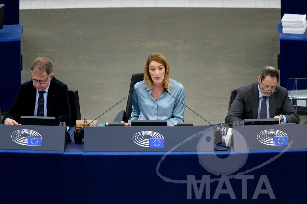 _DWI0203 | Roberta Metsola (Präsidentin des Europäischen Parlaments 2022-2024, EVP, Malta) bei Wiederaufnahme der letzte Plenarsitzung. Das Europäische Parlament in Straßburg, 22.04.2024
 - Realisiert mit Pictrs.com