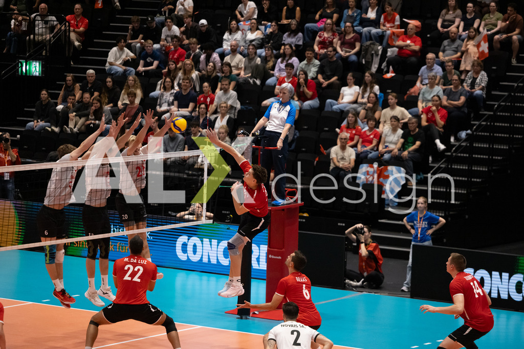 Luxembourg v Switzerland - CEV European League Men | KRIENS, SWITZERLAND - JUNE 12: FILIP BILAN of Luxembourg attack / spike against triple block of ETIENNE SCHALCH of Switzerland, JOEL HAUCK of Switzerland and LARS MIGGE of Switzerland during the CEV European League match between Luxembourg and Switzerland at Pilatus Arena on June 12, 2026 in Kriens, Switzerland. - Realisiert mit Pictrs.com