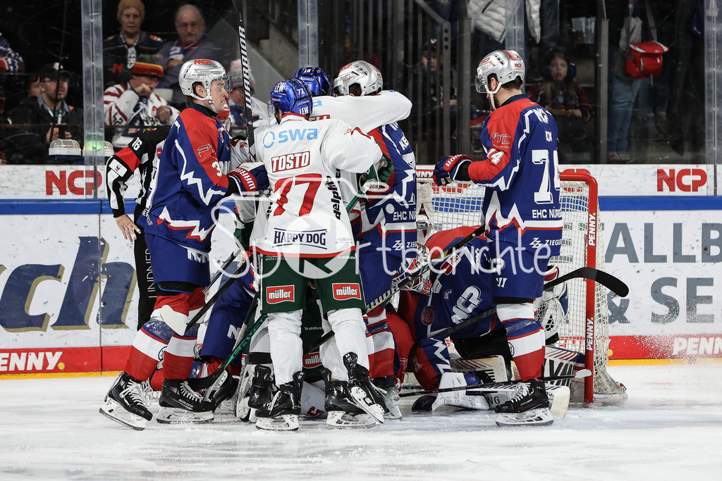Nürnberg Ice Tigers - Augsburger Panther | Viel los vor dem Tor von Niklas TREUTLE (NIT #31) / umkaempfte Partie in Nuernberng