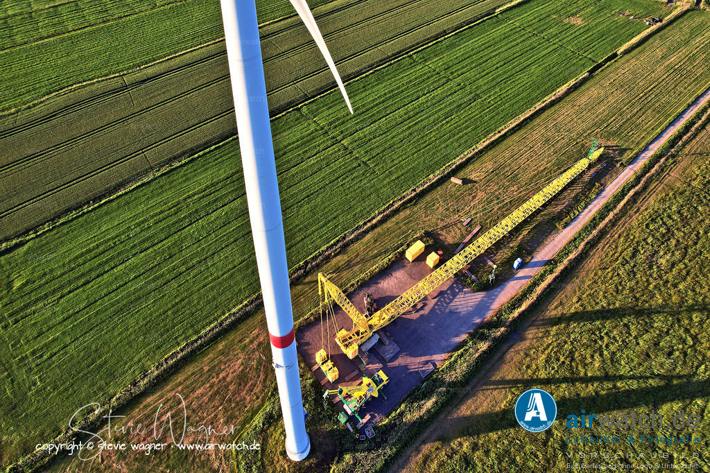 Langenhorner Alter Deich - Windpark - Luftbild | Entdecken Sie atemberaubende Luftbilder und Fotografien auf airwatch.de - Tauchen Sie ein in eine Welt voller faszinierender Aufnahmen aus der Vogelperspektive.