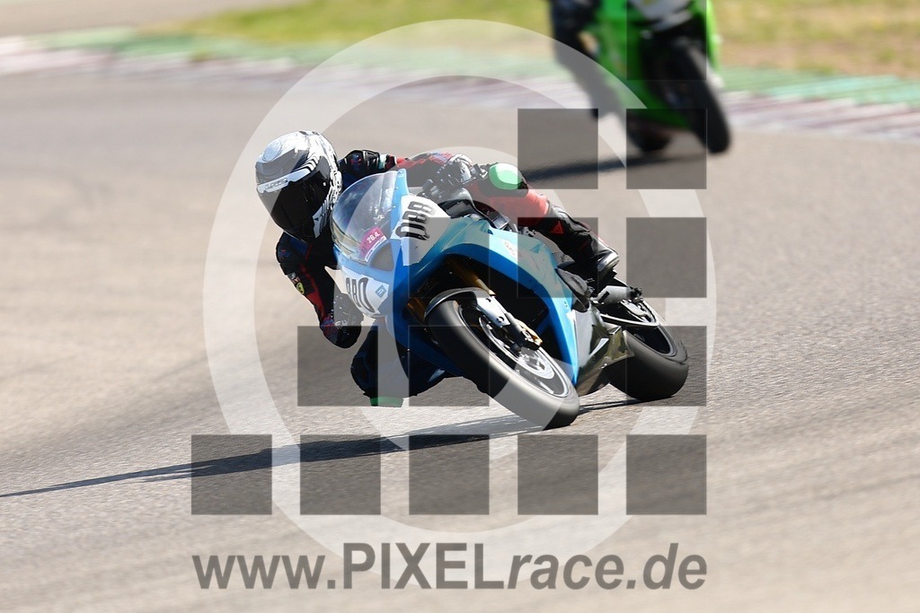 0880-20260426_01045 | Schöne Erinnerungen an spannende Momente - das festzuhalten ist unser Job. PIXELrace.de ist seit 2003 auf den Rennstrecken Europas unterwegs um die Action draußen beim Fahren und die wunderbare Stimmung imm Fahrerlager für euch einzufangen.