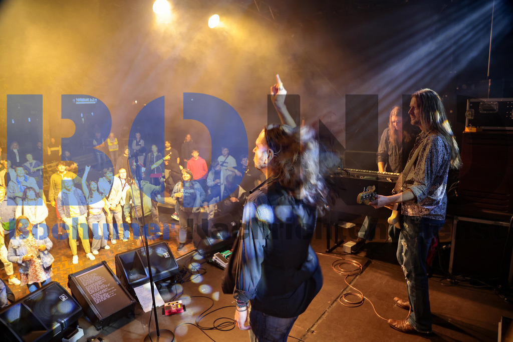 Purple Rising  {date} -  | {headline}(Foto: Sebastian Sendlak / BOND) - Realisiert mit Pictrs.com