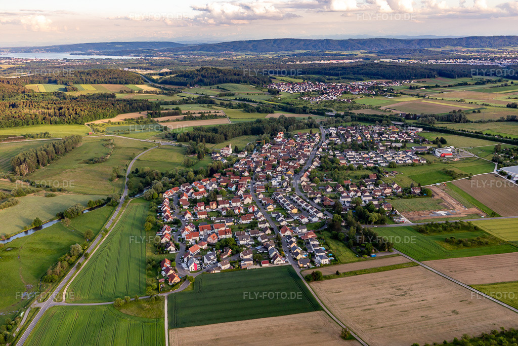 Luftbild: Beuren an der Aach im Ortsteil Beuren an der Aach in Singen im Bundesland Baden-Württemberg in Deutschland. – Foto: IMG_131776.jpg vom 25.05.2022 durch Werner Riehm/FLY-FOTO.de – Auflösung des Originals: 5472 x 3648 px – Beuren an der Aach