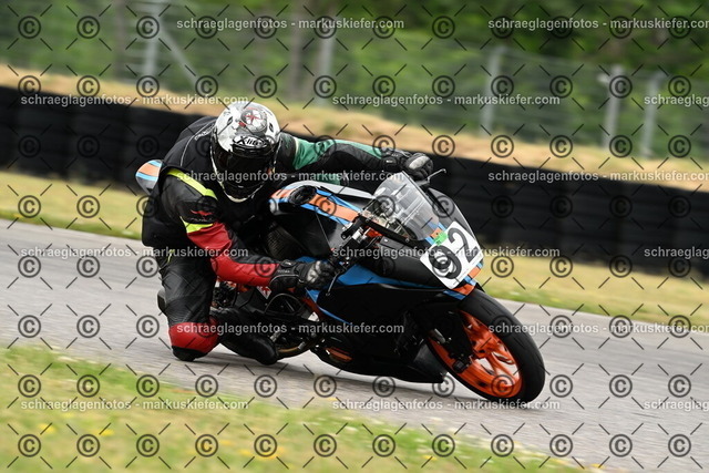 25bt02-1420 | markuskiefer.com - Realisiert mit Pictrs.com