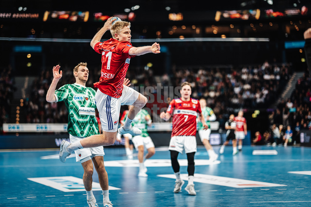 Handball | Männer | Saison 2024/2025 | DAIKIN Handball-Bundesliga | 10. Spieltag || Handball Sport Verein Hamburg vs. Füchse Berlin | 18.11.2024 | Frederik Andersen (#21, Handball Sport Verein Hamburg) beim Wurf aufs Tor