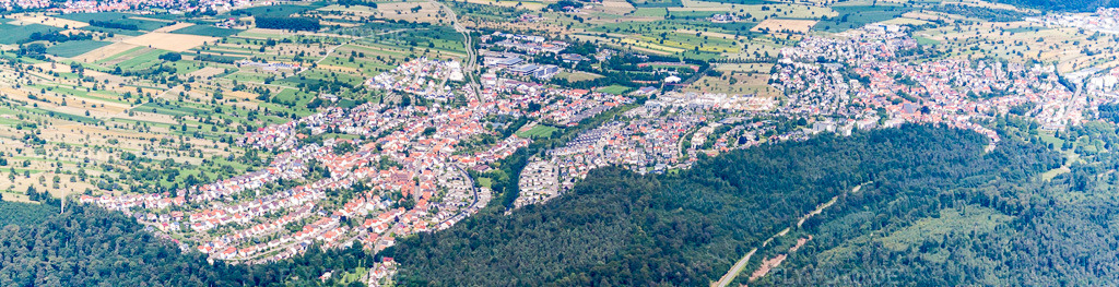 Luftbild: Panorama - Perspektive von Waldbronn im Ortsteil Reichenbach in Waldbronn im Bundesland Baden-Württemberg in Deutschland. Foto: IMG_42066-Pano.jpg vom 27.06.2011 durch Werner Riehm/FLY-FOTO.deAuflösung des Originals: 8740 x 2243 px