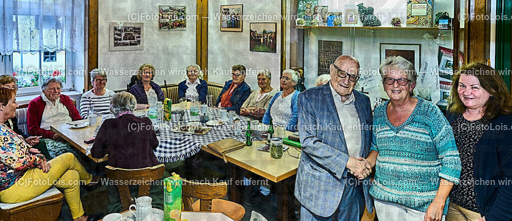 ALP9517_Foederation_Chopin-Ges_Goldhaubengruppe Lackenhof | (C)FotoLois.com, Alois Spandl, Föderation der internationalen Chopin-Gesellschafen (deren gibt es weltweit 34) - Zusammentreffen und Sitzung im Vorfeld des XXXIX. Chopinfestivals in der Kartause Gaming und Rahmenprogramm - Ausflug mit dem Bus zum Lunzer See und nach Lackenhof, gemeinsames Abendessen, Do 3. August 2023.