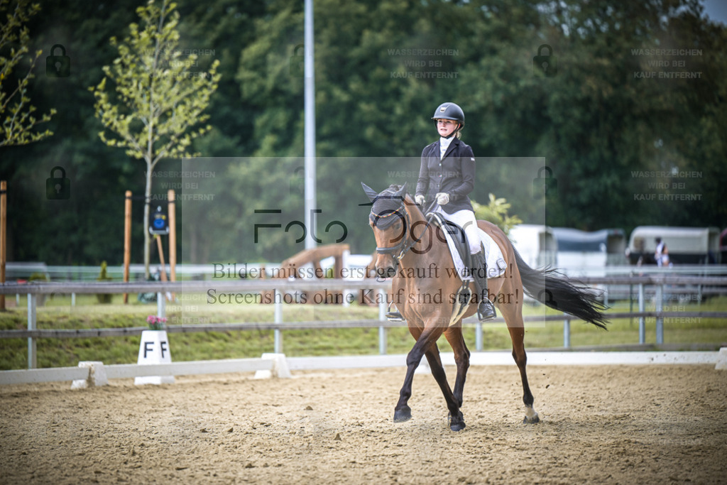 DOS_1208 | Entdecke hochwertige Reitturnierfotos von Foto Oger. Professionell, emotional und authentisch – jetzt Lieblingsmomente im Shop bestellen. - Realisiert mit Pictrs.com