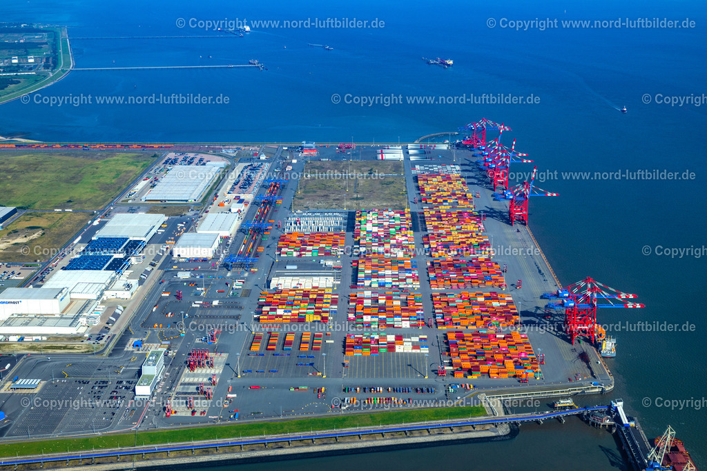 Wilhelmshaven_Container_Terminal_ELS_9288050924 | WILHELMSHAVEN 05.09.2024 Containerterminal im Containerhafen des Überseehafen JadeWeserPort in Wilhelmshaven im Bundesland Niedersachsen, Deutschland. Der Hafenbetrieb wird von Eurogate als Eurogate Container Terminal Wilhelmshaven (ECTW) durchgeführt. // Container Terminal in the port of the international port JadeWeserPort in Wilhelmshaven in the state Lower Saxony, Germany. Foto: Martin Elsen
