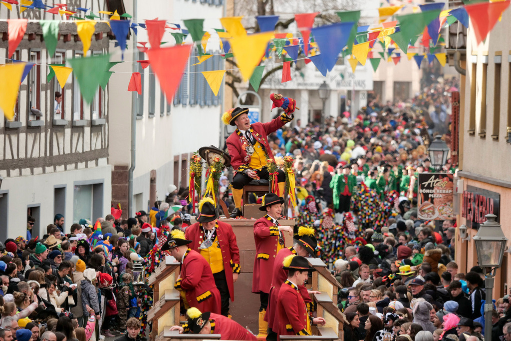 Faschingsumzug | Weil der Stadt - Fasnet 2024 Umzug durch die Innenstadt - Realisiert mit Pictrs.com